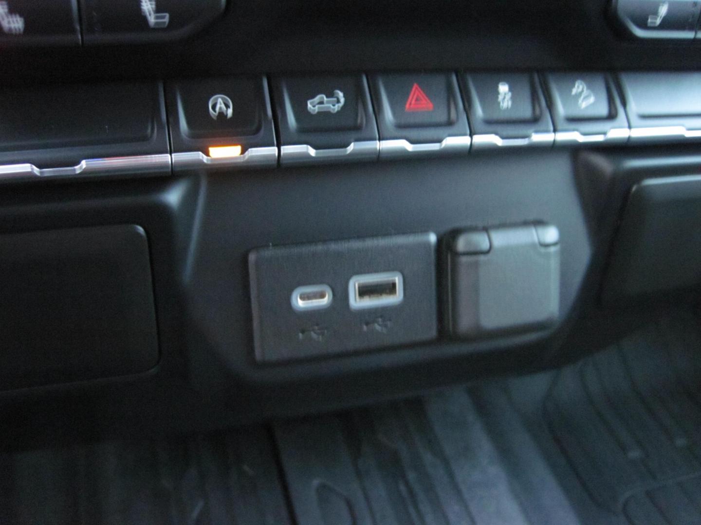 2021 silver /black GMC Sierra 1500 Elevation (3GTU9CED8MG) , located at 9530 Old Seward Highway, Anchorage, AK, 99515, (907) 349-3343, 61.134140, -149.865570 - Nice Low miles GMC Sierra 1500 come take a test drive - Photo#15